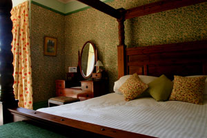 Tinto Bedroom with four poster bed and a comfortable modern mattress